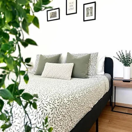 Chic - Close To Station & Center! Apartment *